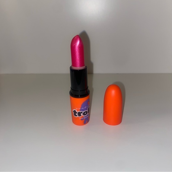 Mac trolls lipstick dance off pants off - Picture 2 of 3